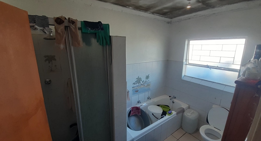 5 Bedroom Property for Sale in Lourierpark Free State
